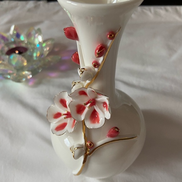 Art Glass Other - 🌷NWT Delicate,Simple Beautiful,Small Bud Vase,Great 4 Flowers,Gift,Collectible🌸